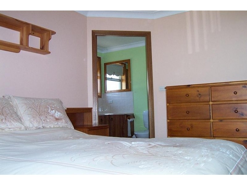 11 Cavalier Parade, Bomaderry NSW 2541