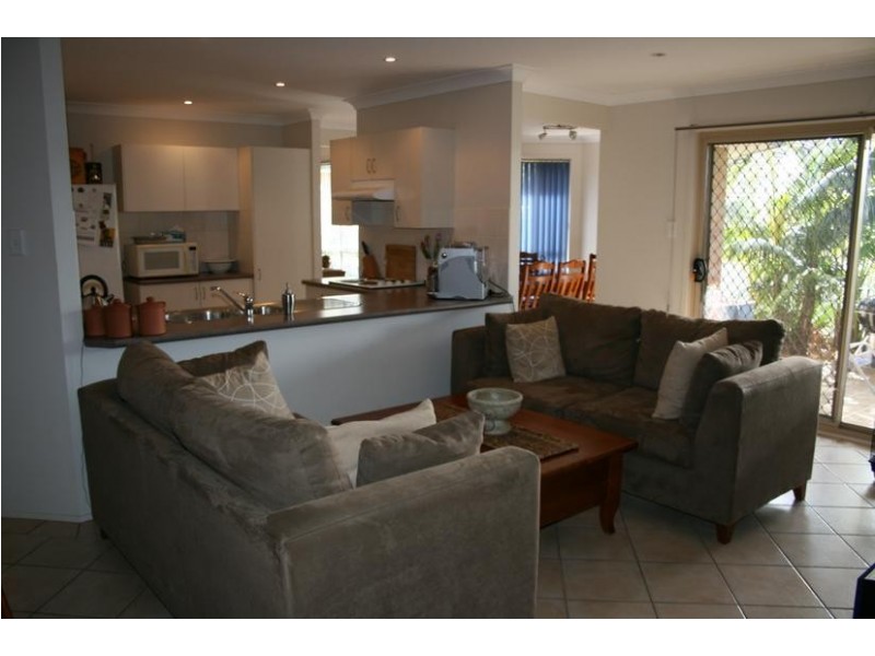 3 Freesia, Bomaderry NSW 2541