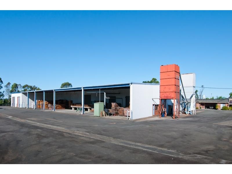 100 Railway Street, Bomaderry NSW 2541