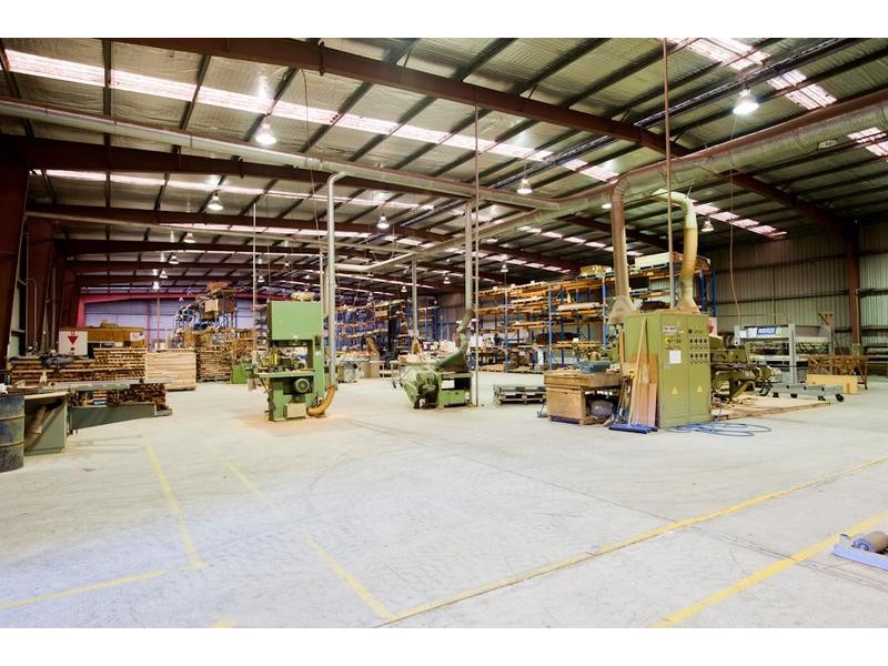 100 Railway Street, Bomaderry NSW 2541