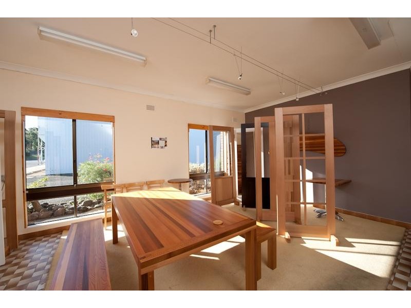 100 Railway Street, Bomaderry NSW 2541