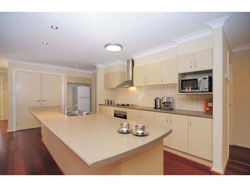 10 Jade Place, Meroo Meadow NSW 2540