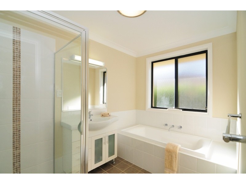 10 Jade Place, Meroo Meadow NSW 2540