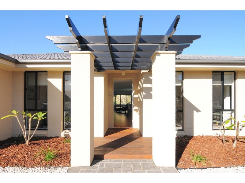 10 Jade Place, Meroo Meadow NSW 2540