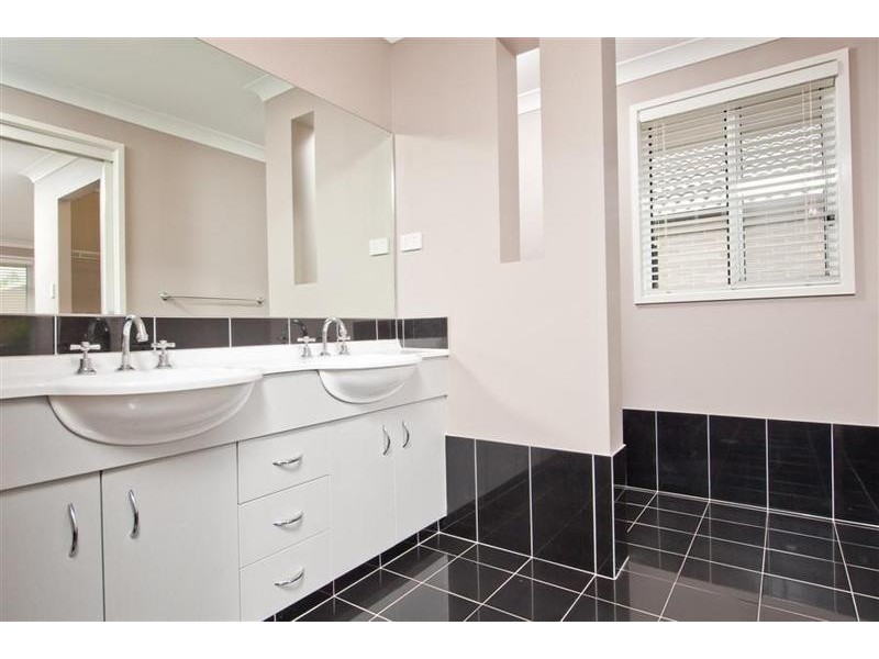 45 Emerald Drive, Meroo Meadow NSW 2540