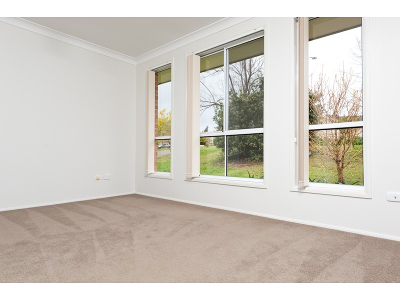 6 Gardenia Crescent, Bomaderry NSW 2541