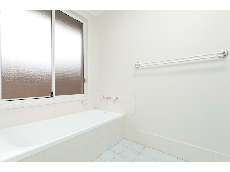 6 Gardenia Crescent, Bomaderry NSW 2541