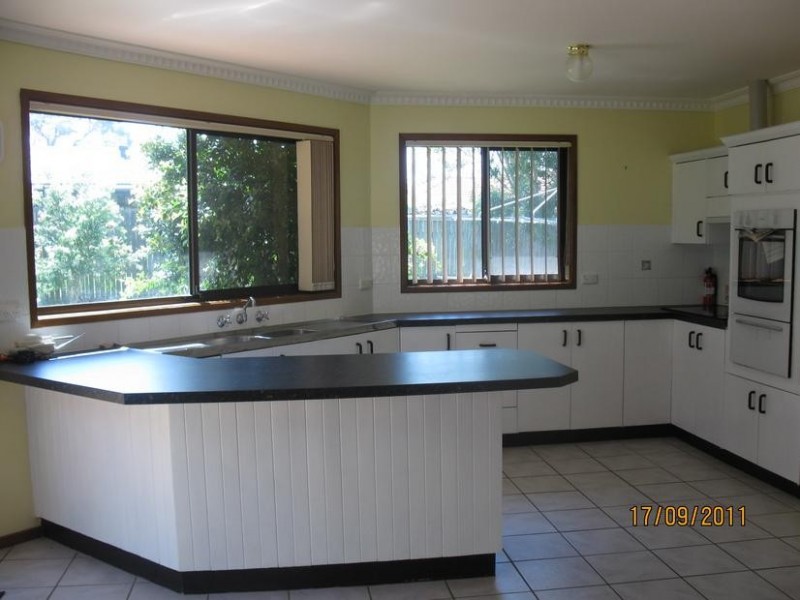 5 Birkdale Grove, Bomaderry NSW 2541