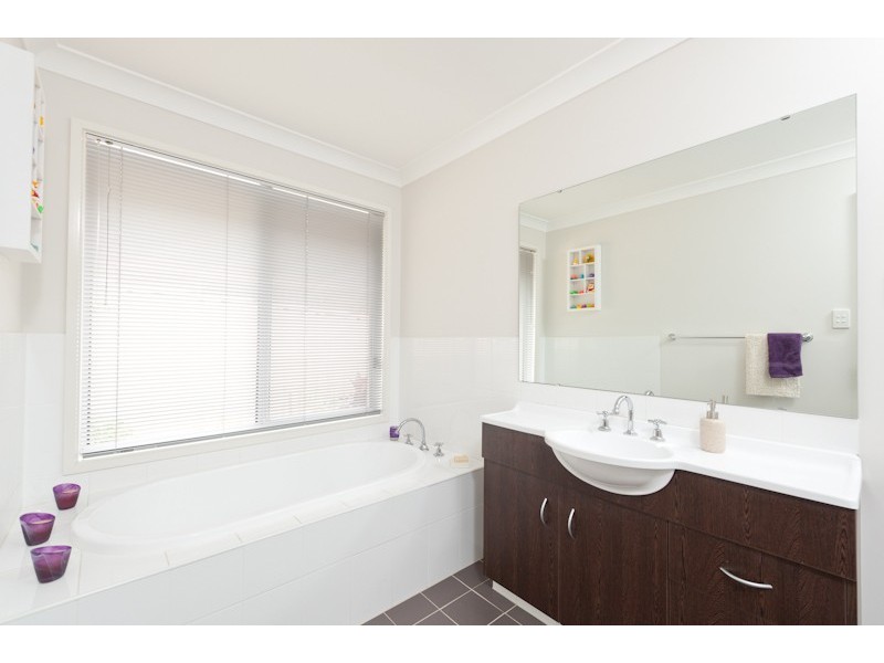 20 Emerald Drive, Meroo Meadow NSW 2540