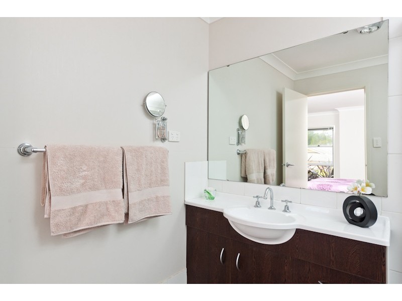 20 Emerald Drive, Meroo Meadow NSW 2540
