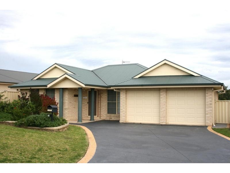 28 Carrington Park Drive, Nowra NSW 2541