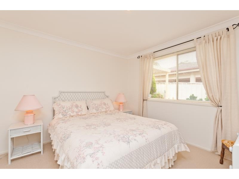 1 Marigold Close, Bomaderry NSW 2541