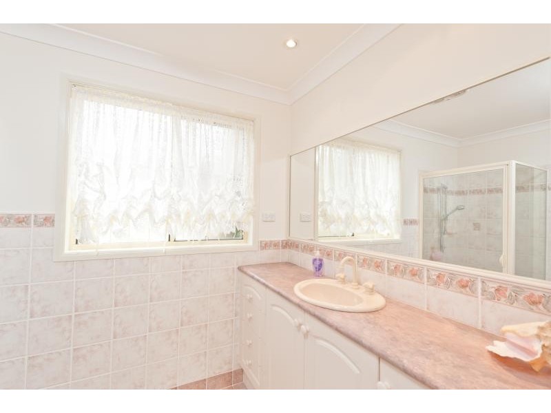 1 Marigold Close, Bomaderry NSW 2541