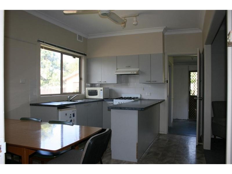 98 East Street, Nowra NSW 2541