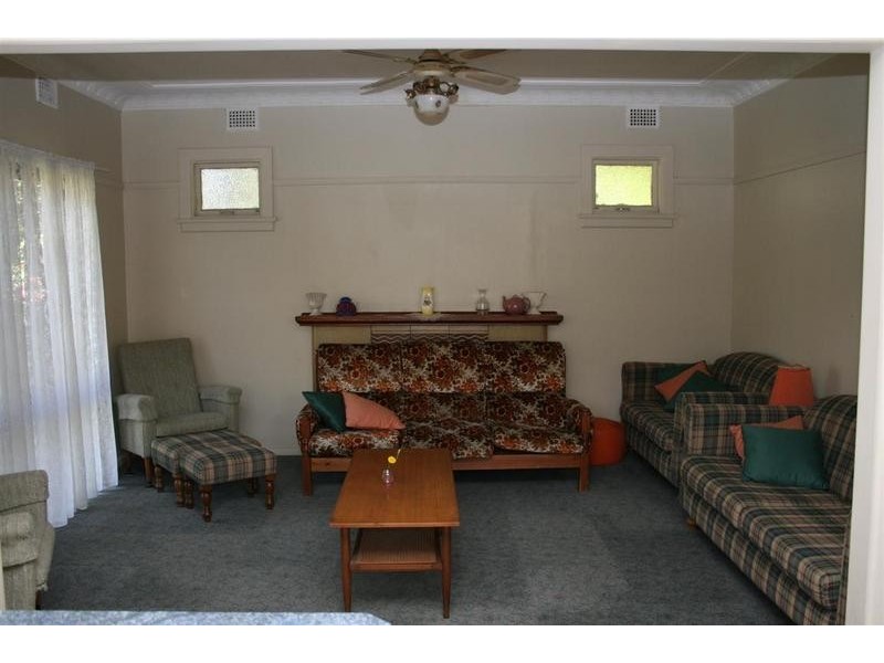 98 East Street, Nowra NSW 2541