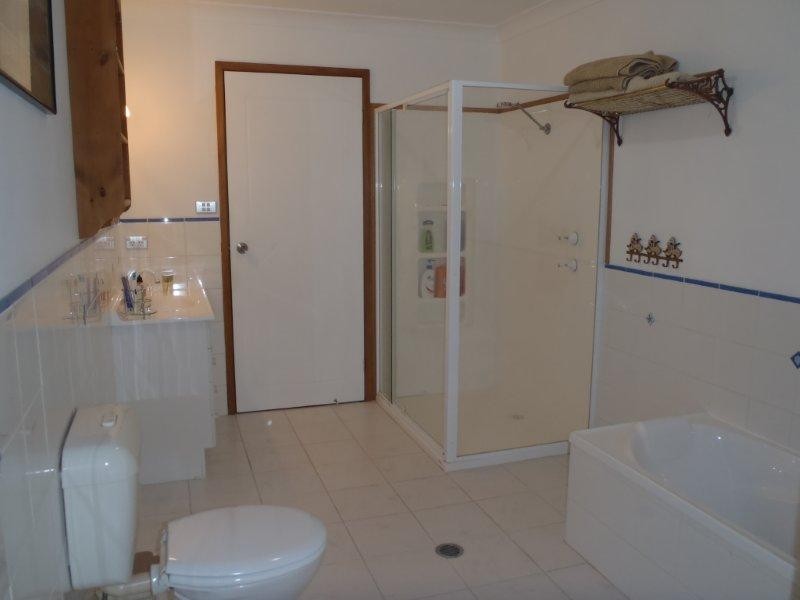 41 McArthur Drive, Falls Creek NSW 2540