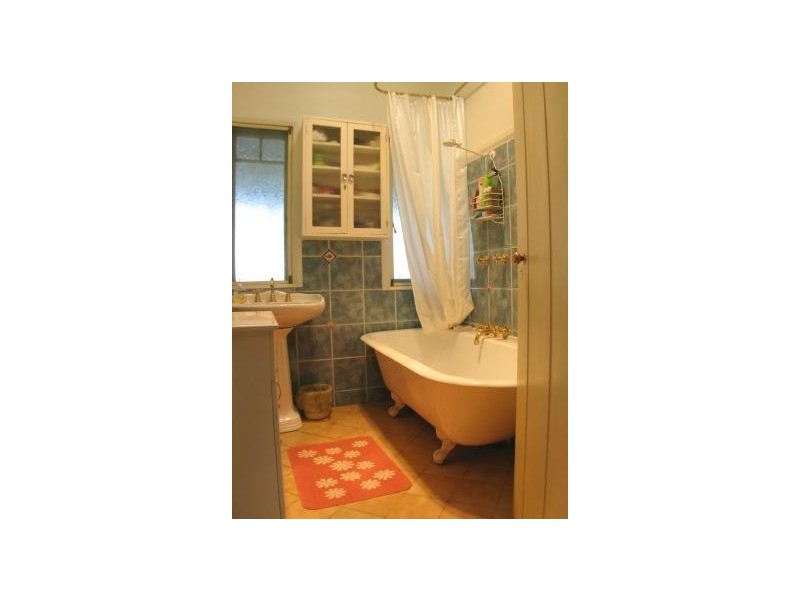 17 Cambewarra Road, Bomaderry NSW 2541