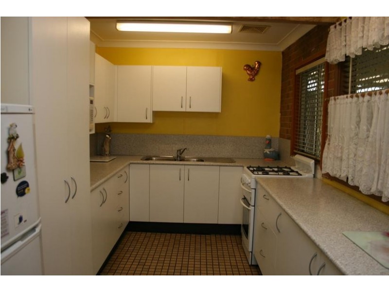 10 Knapp Avenue, Nowra NSW 2541
