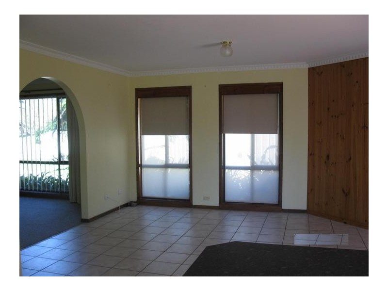 5 Birkdale Grove, Bomaderry NSW 2541