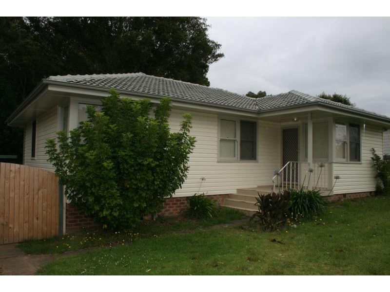 17 Queenborough Street, Nowra NSW 2541