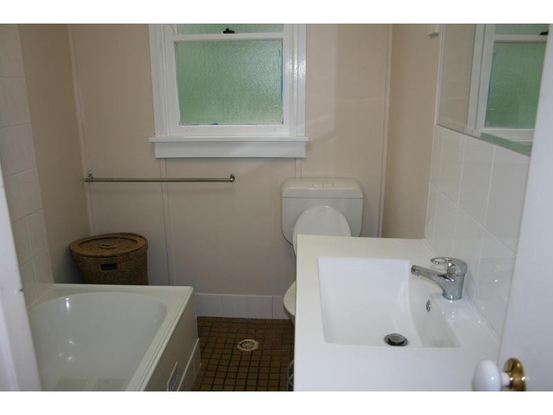 17 Queenborough Street, Nowra NSW 2541