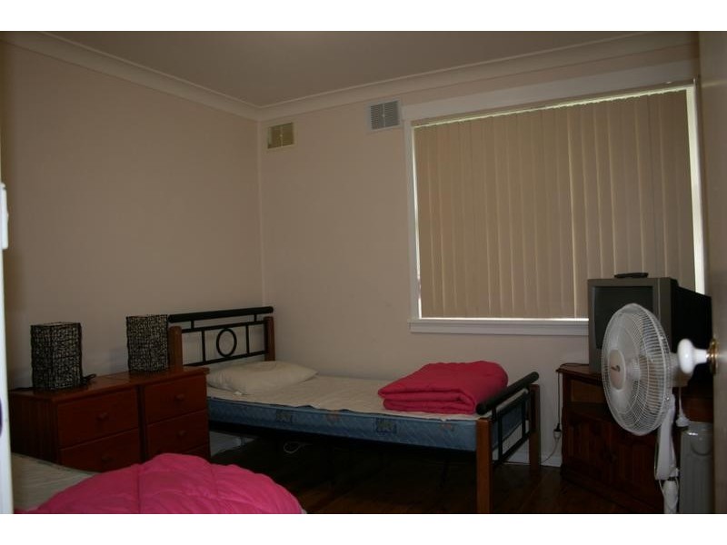 17 Queenborough Street, Nowra NSW 2541