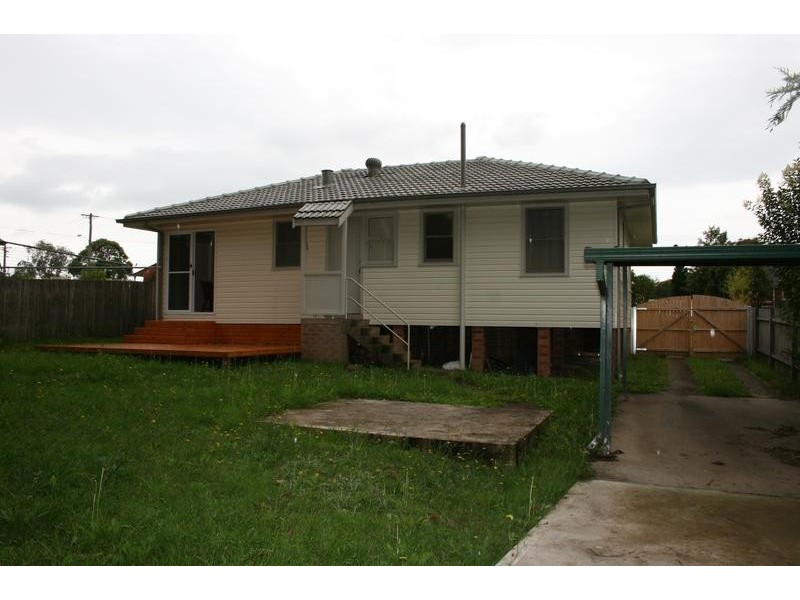17 Queenborough Street, Nowra NSW 2541