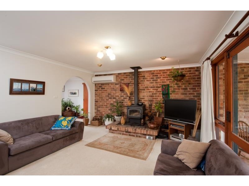 40 Brinawarr Street, Bomaderry NSW 2541