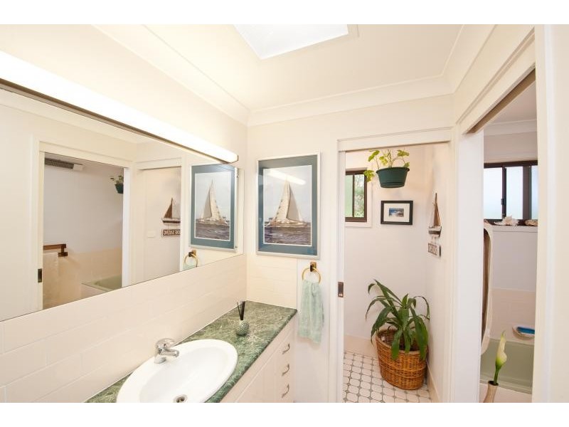 40 Brinawarr Street, Bomaderry NSW 2541