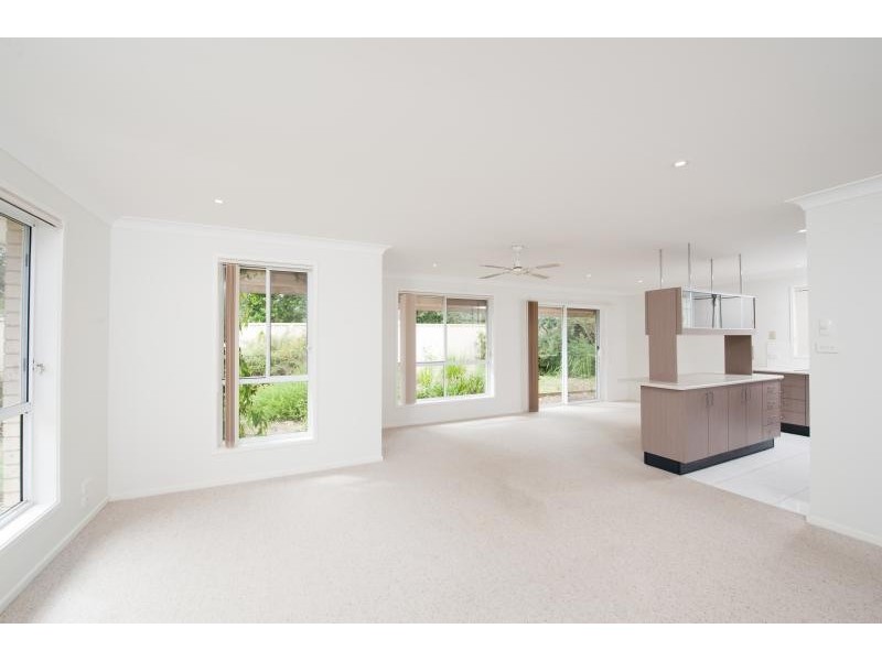 3/20 Lightwood Drive, West Nowra NSW 2541