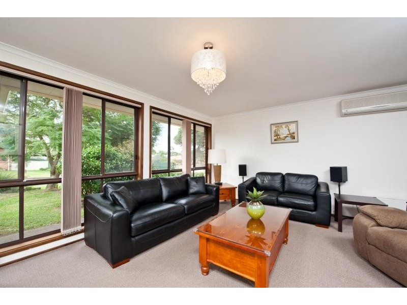 17 Monk Crescent, Bomaderry NSW 2541