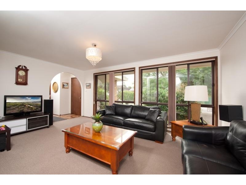 17 Monk Crescent, Bomaderry NSW 2541