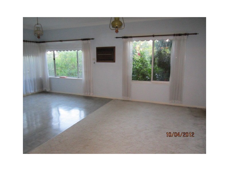 14 Mulgen Crescent, Bomaderry NSW 2541