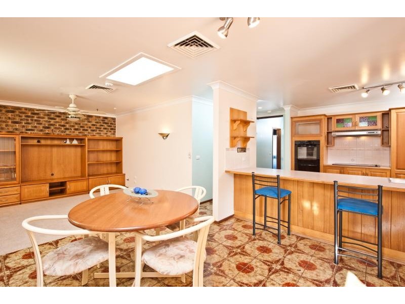 15 Cavalier Parade, Bomaderry NSW 2541