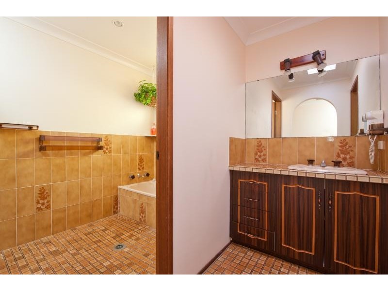 15 Cavalier Parade, Bomaderry NSW 2541