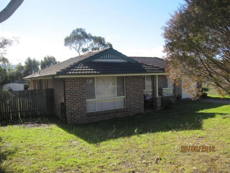 9 Ferntree Drive, Bomaderry NSW 2541