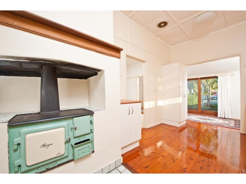 17 Cambewarra Road, Bomaderry NSW 2541