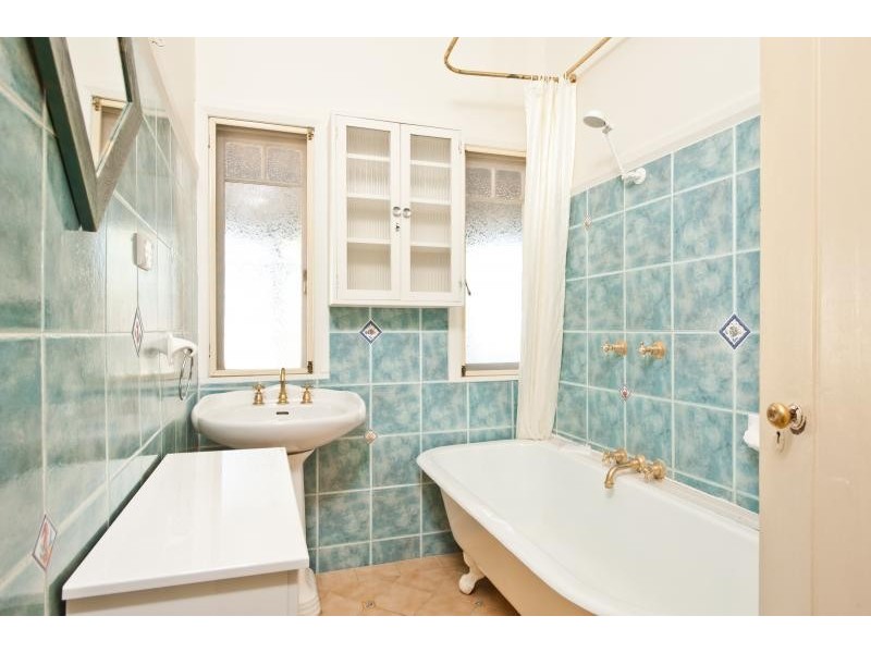 17 Cambewarra Road, Bomaderry NSW 2541