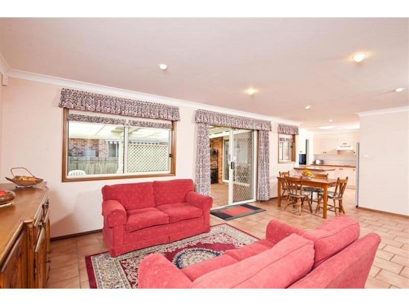 51 Lyrebird Drive, Nowra NSW 2541