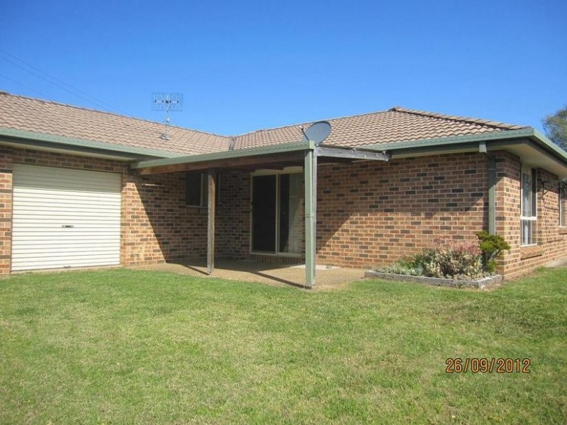 7 Meroo Road, Bomaderry NSW 2541