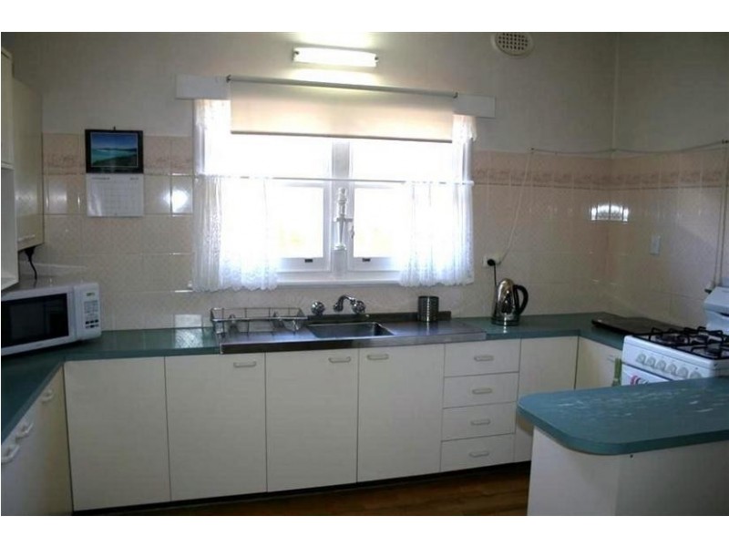 8 Shepherd Street, Nowra NSW 2541