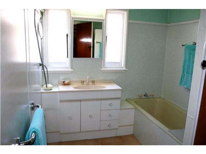 8 Shepherd Street, Nowra NSW 2541