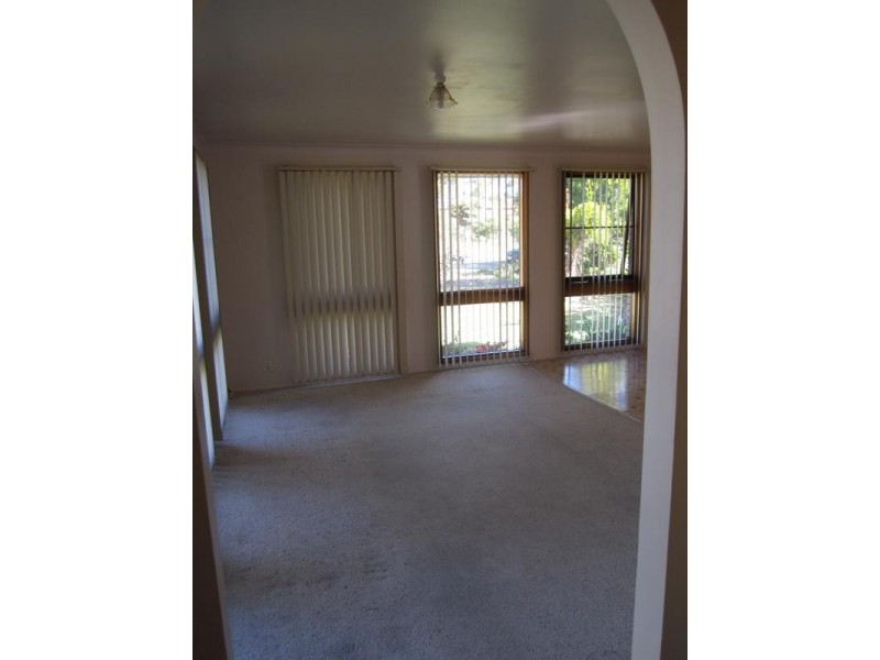 21 Yeovil Drive, Bomaderry NSW 2541