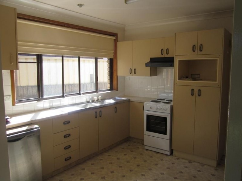 21 Yeovil Drive, Bomaderry NSW 2541