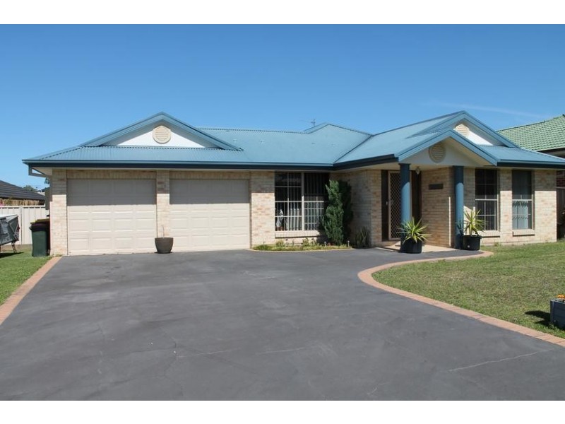 17 Carrington Park Drive, Nowra NSW 2541