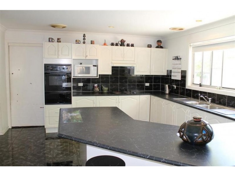 20 Birriley Street, Bomaderry NSW 2541