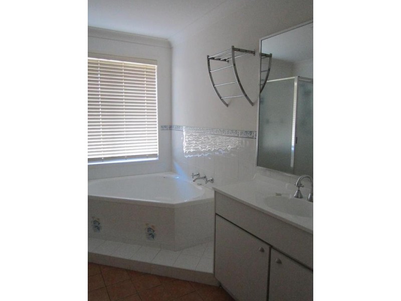 1 Stanbury Place, Worrigee NSW 2540