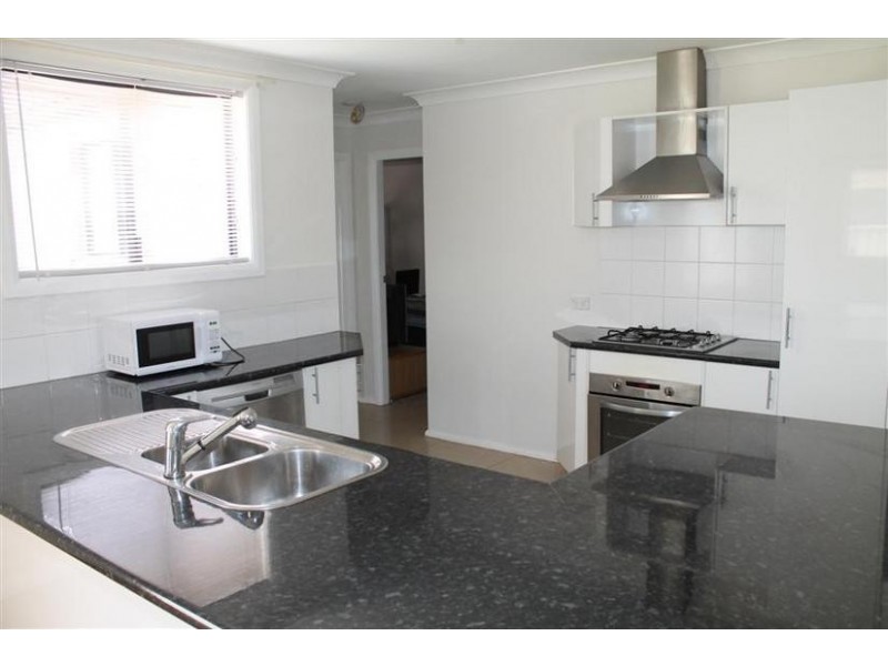 1 Neptune Place, Worrigee NSW 2540