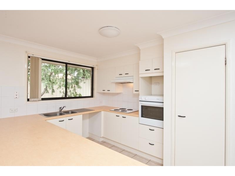 6 Wisteria Place, Bomaderry NSW 2541