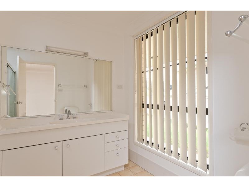 6 Wisteria Place, Bomaderry NSW 2541